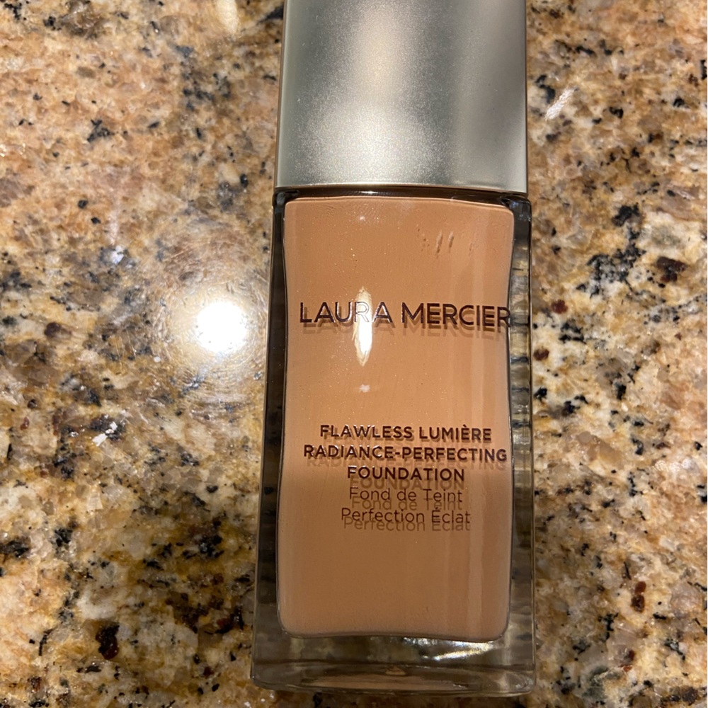 Laura Mercier Flawless Lumière Radiance-Perfecting Foundation - Ecru 2C1 reg $49